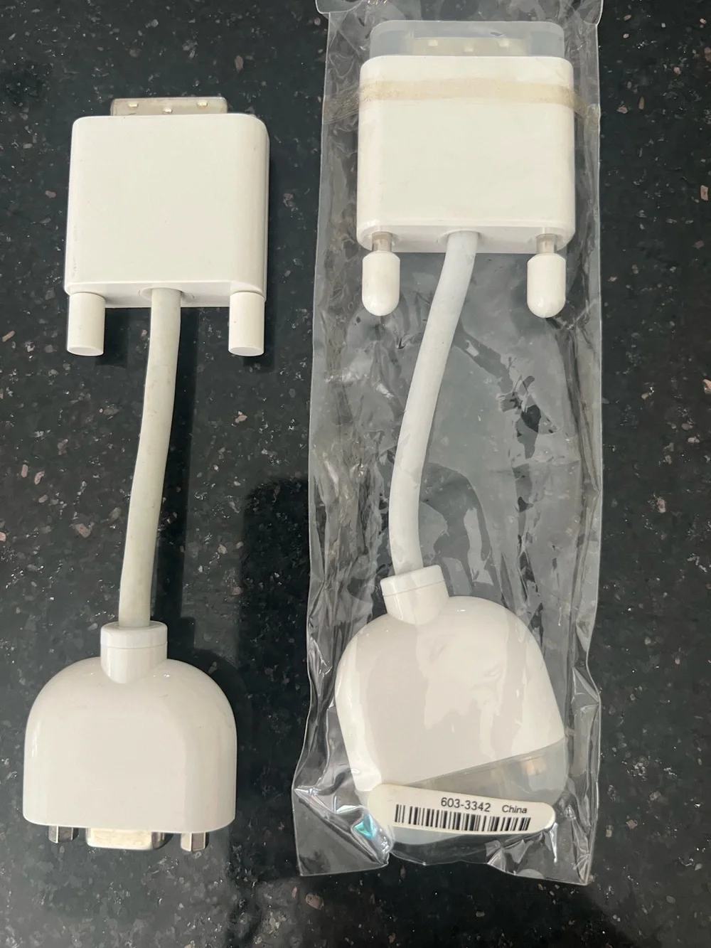Apple M8754G/A DVI to VGA Adapter Bundle (2) – Genuine Apple – Untested